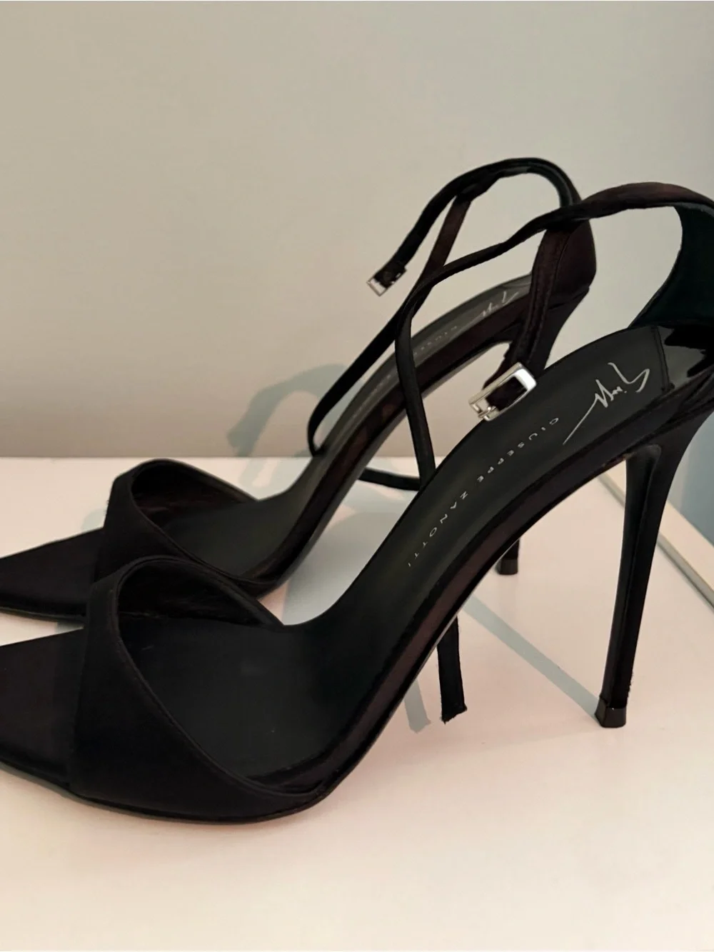 Giuseppe Zanotti Intriigo Shell 105 Heels Women sz US 7.5/EU 38 Black Ankle Stra